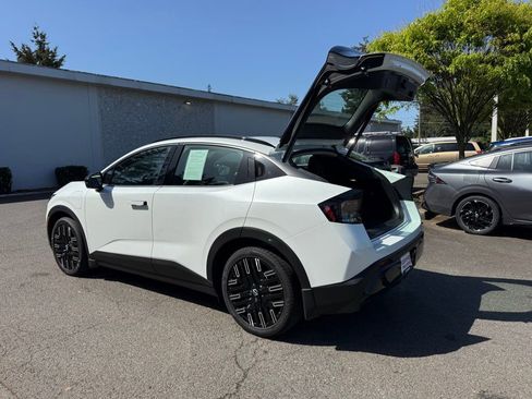 Certified 2026 Nissan Leaf Platinum+ w/ Cargo Package (Platinum+) FWD image 7