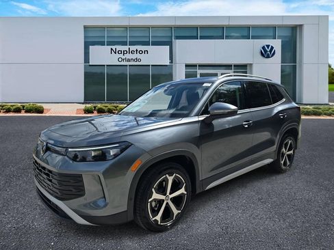 New 2025 Volkswagen Tiguan SE image 1
