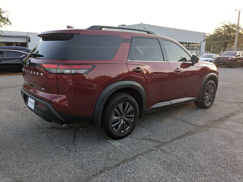 Used 2024 Nissan Pathfinder SV FWD image 4