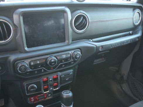 Used 2020 Jeep Wrangler Unlimited Rubicon w/ Quick Order Package 28Y Recon image 23