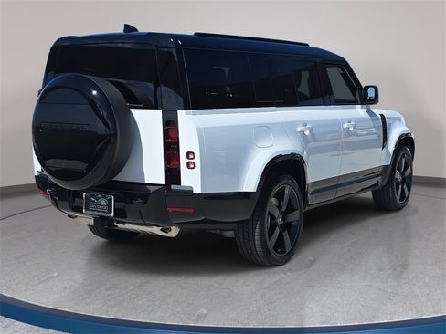 New 2025 Land Rover Defender 130 X-Dynamic SE image 5