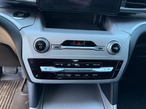 Used 2021 Ford Explorer XLT w/ Equipment Group 202A AWD/4WD image 15