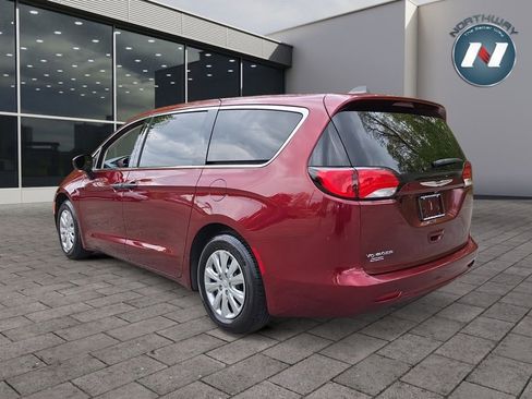 Used 2021 Chrysler Voyager L FWD image 3
