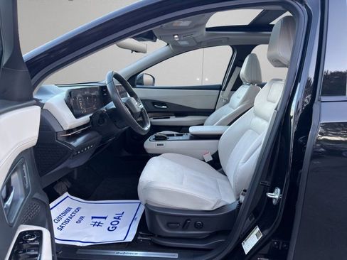 Used 2024 Nissan Ariya AWD image 9