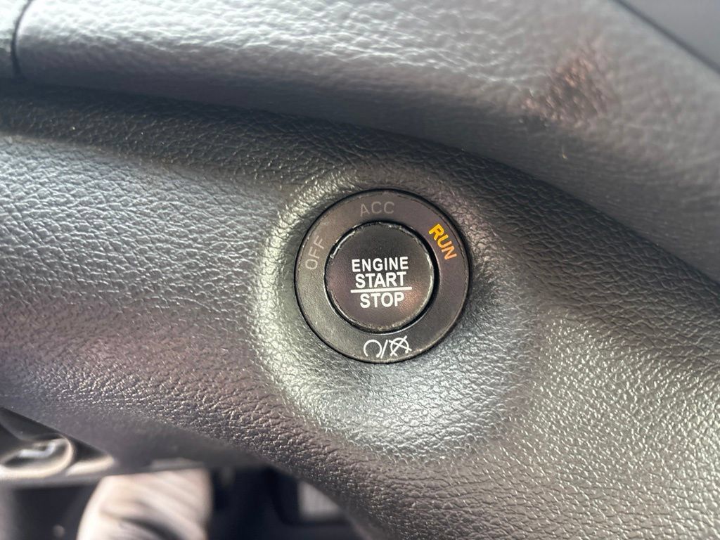 Used 2019 Jeep Cherokee Limited AWD/4WD image 15