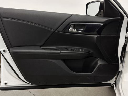 Used 2015 Honda Accord Sport image 10