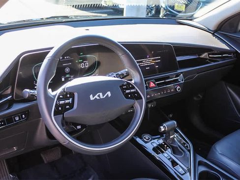 Used 2023 Kia Niro EX image 24