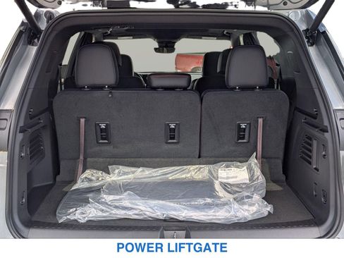 Used 2025 Chevrolet Traverse Z71 w/ Enhanced Driving Package AWD/4WD image 7