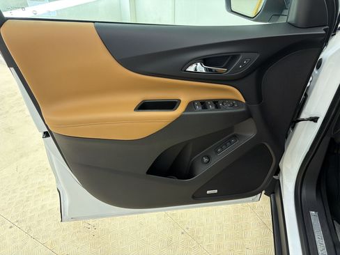 Used 2019 Chevrolet Equinox Premier FWD image 12