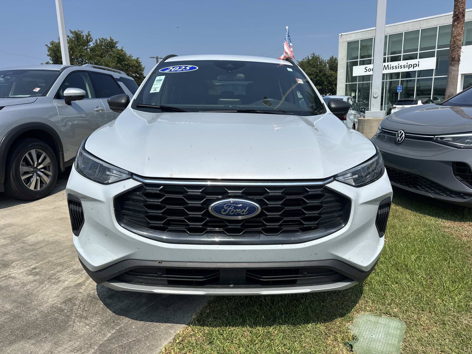 Used 2025 Ford Escape ST-Line FWD image 2