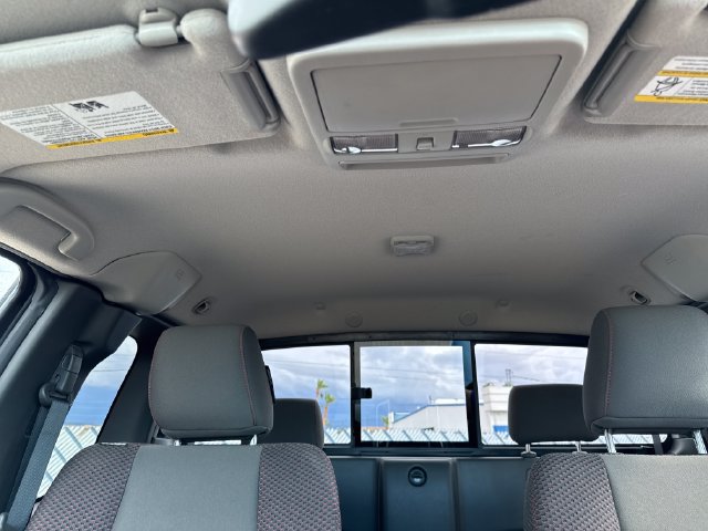 Used 2012 Nissan Frontier PRO-4X AWD/4WD image 21