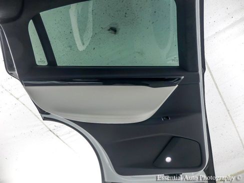 Used 2019 Tesla Model X Long Range image 39