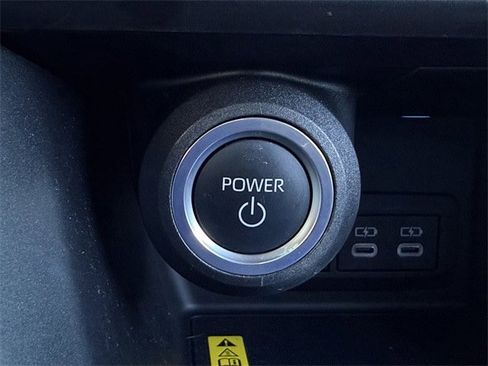 Used 2023 Toyota Venza LE image 21