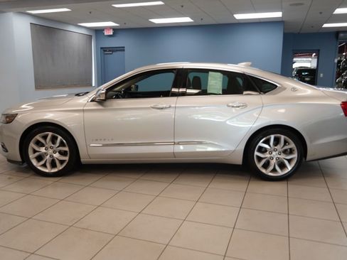 Used 2015 Chevrolet Impala LTZ FWD image 2