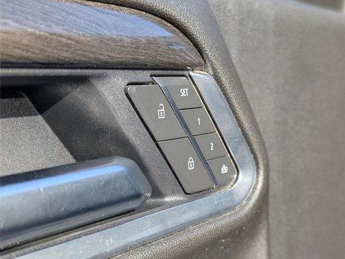 Used 2025 Chevrolet Silverado 3500 LTZ w/ LTZ Convenience Package image 16