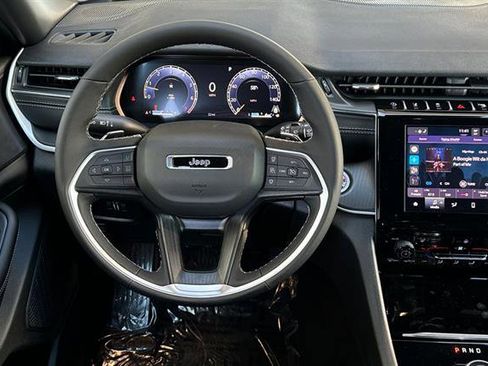 New 2025 Jeep Grand Cherokee L Laredo image 11