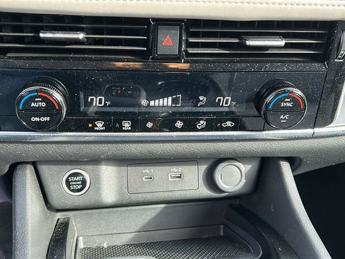 Used 2022 Nissan Rogue SV image 19