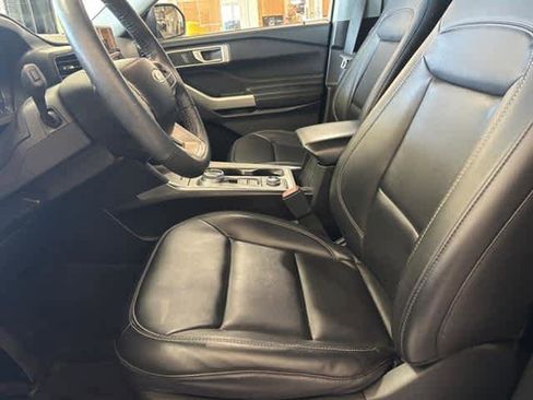 Used 2022 Ford Explorer XLT w/ Equipment Group 202A image 17