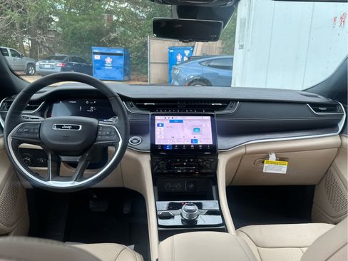 New 2025 Jeep Grand Cherokee Limited w/ Luxury Tech Group II image 64