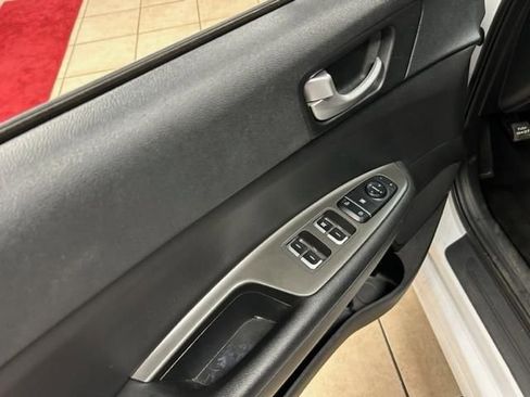 Used 2020 Kia Optima LX image 3