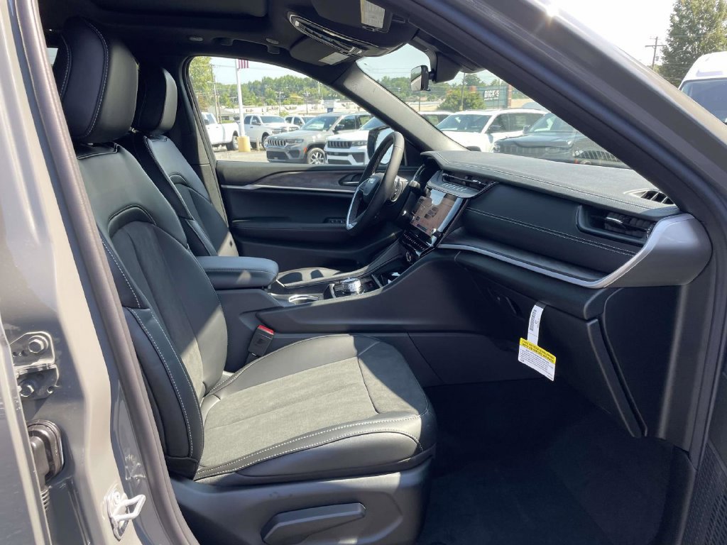 New 2027 Jeep Grand Cherokee Altitude AWD/4WD image 15