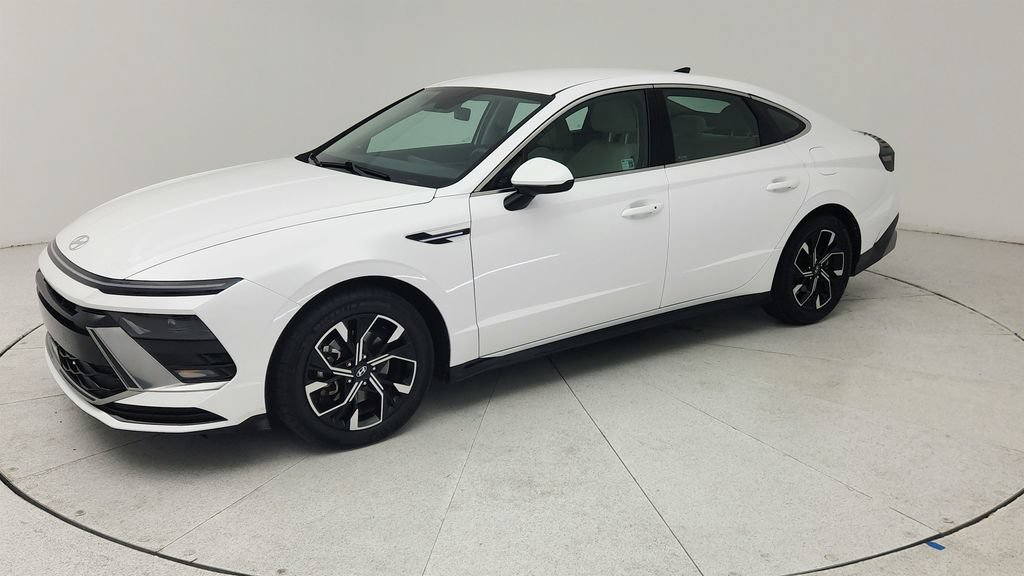 Used 2025 Hyundai Sonata SEL FWD image 3