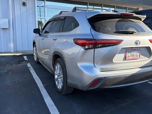 Used 2022 Toyota Highlander Limited image 4