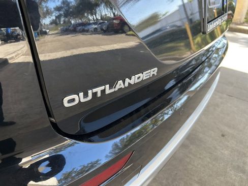 Used 2024 Mitsubishi Outlander SE image 18