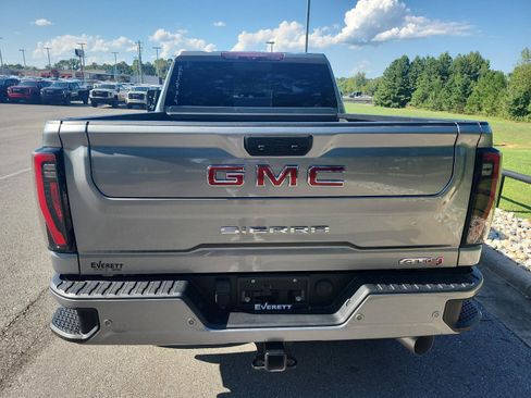 Used 2024 GMC Sierra 2500 AT4 w/ AT4 Premium Plus Package AWD/4WD image 5