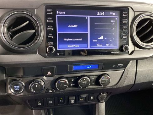 Used 2022 Toyota Tacoma TRD Sport w/ Technology Package AWD/4WD image 18