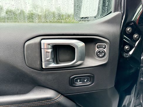 Used 2022 Jeep Gladiator Mojave w/ Cold Weather Group AWD/4WD image 15