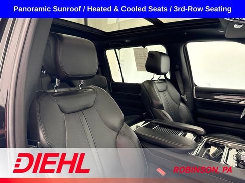Used 2023 Jeep Wagoneer L 4WD w/ Premium Group I image 17