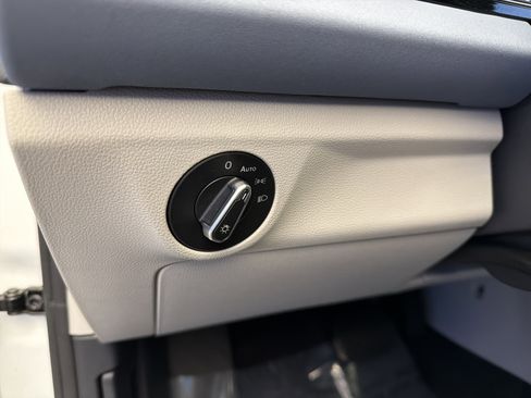 Used 2025 Volkswagen Jetta SE image 15