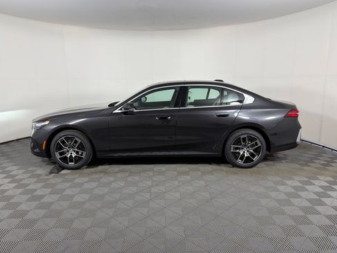 Used 2026 BMW 530i w/ Convenience Package RWD image 2