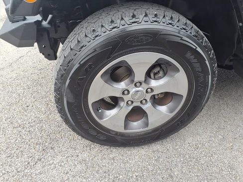 Used 2017 Jeep Wrangler Unlimited Sahara image 5