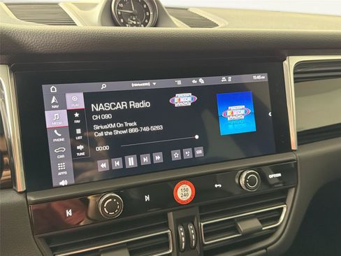 Certified 2026 Porsche Macan AWD/4WD image 21