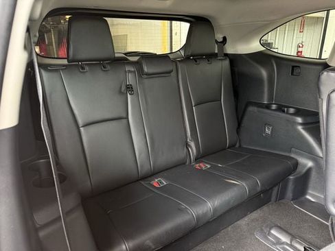 Used 2023 Toyota Highlander XLE FWD image 34