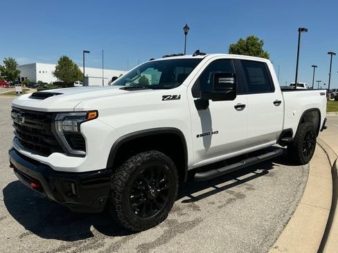 New 2026 Chevrolet Silverado 2500 LT w/ Trail Boss Package AWD/4WD image 3