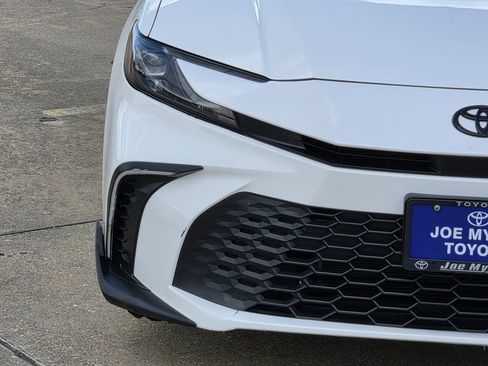 Used 2025 Toyota Camry SE w/ Convenience Package FWD image 5