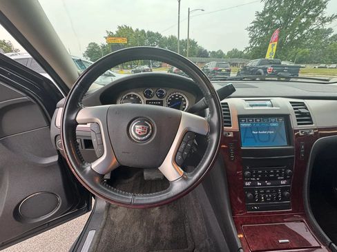 Used 2012 Cadillac Escalade AWD image 17