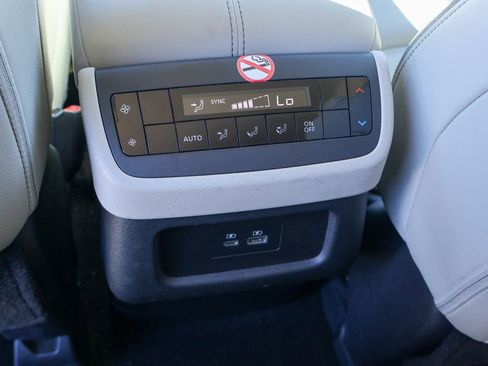 Used 2025 Nissan Pathfinder SL image 19