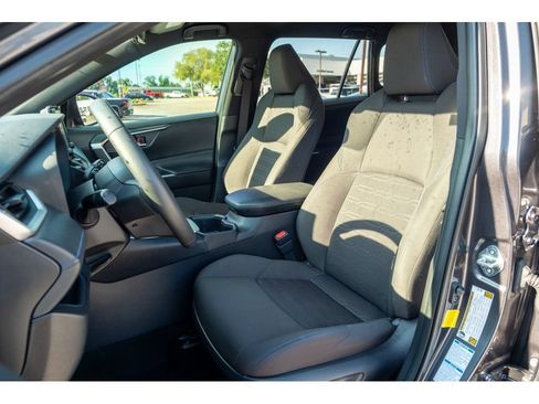Used 2022 Toyota RAV4 SE w/ SE Grade Weather Package AWD/4WD image 12