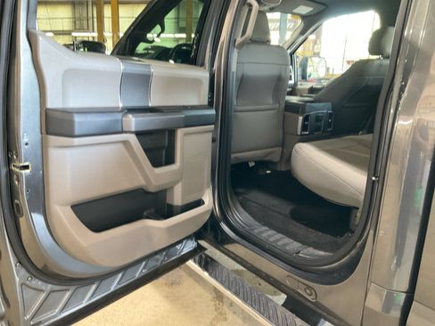 Used 2015 Ford F150 XLT w/ Equipment Group 302A Luxury AWD/4WD image 26