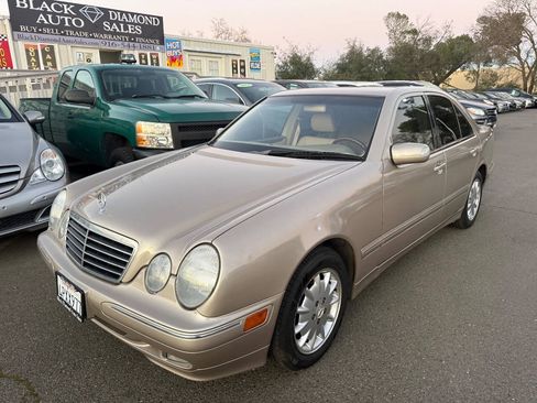 Used 2001 Mercedes-Benz E 320 Sedan image 4