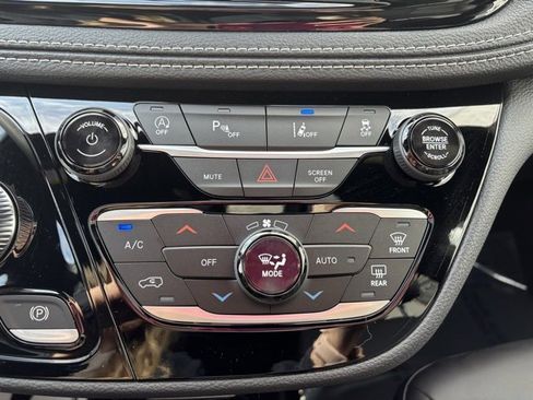 New 2026 Chrysler Pacifica Select image 22