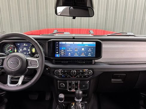 Used 2025 Jeep Wrangler Unlimited Sahara w/ Safety Group AWD/4WD image 47