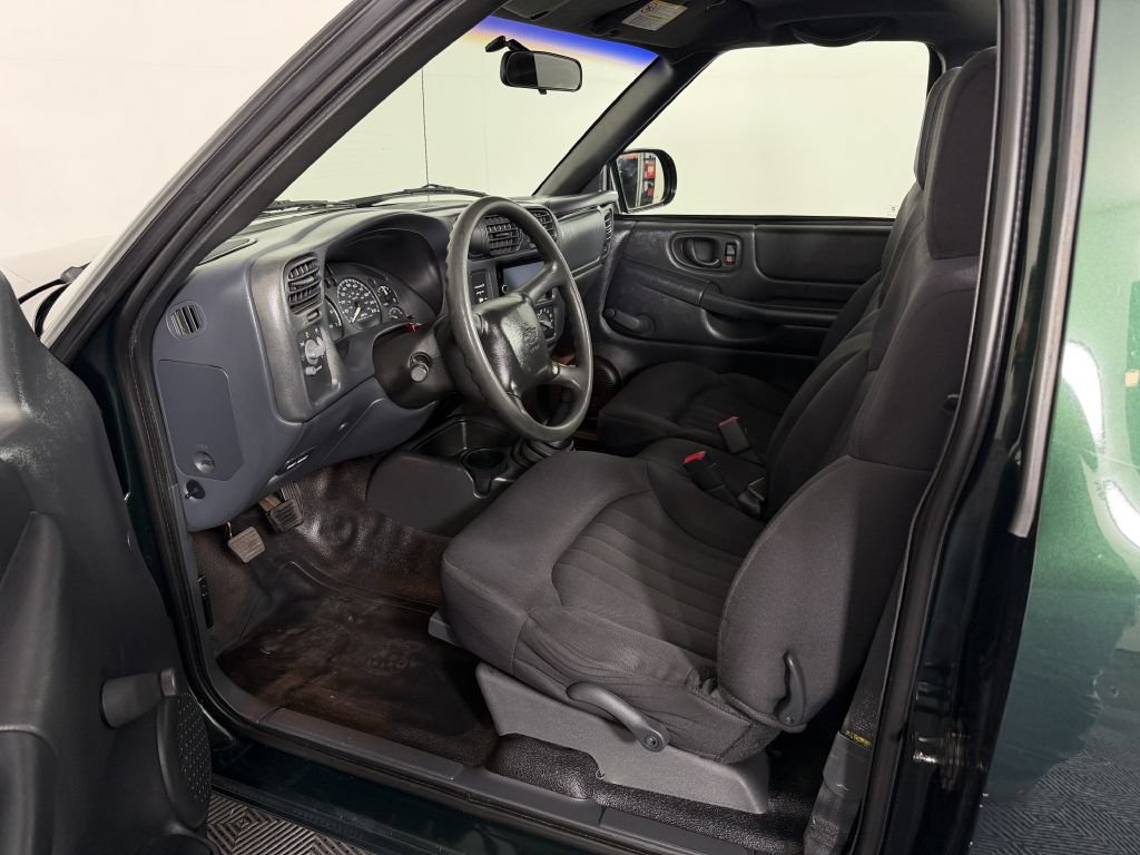 Used 2003 Chevrolet S10 Pickup 2WD Regular Cab image 15