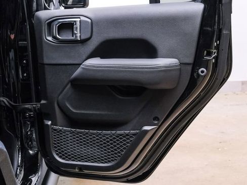 Used 2025 Jeep Wrangler Unlimited Rubicon 392 AWD/4WD image 93