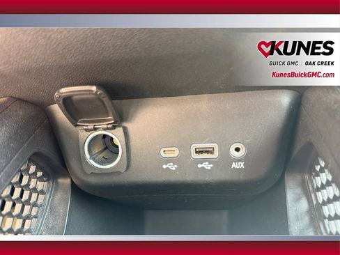 Used 2022 Chevrolet TrailBlazer LT FWD image 35