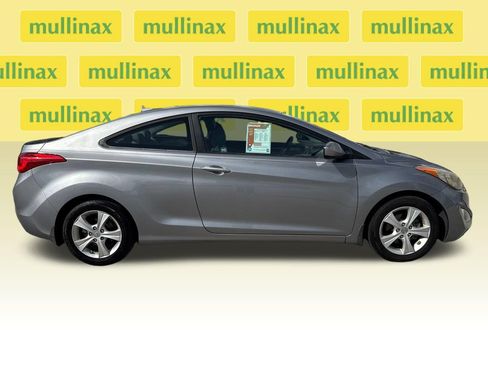 Used 2013 Hyundai Elantra FWD image 2